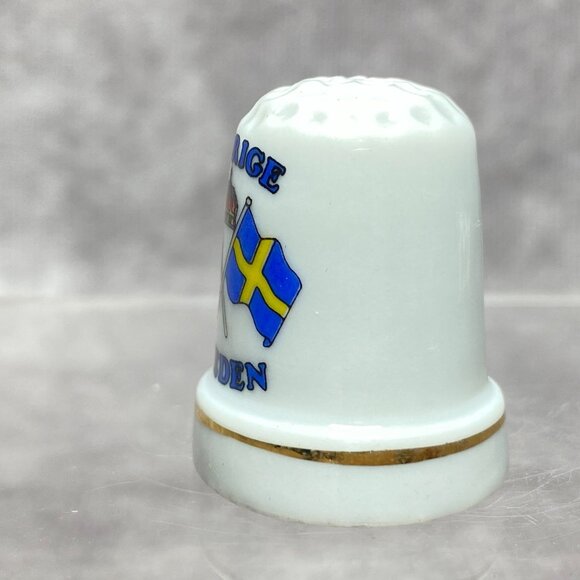Vintage Swedish Ceramic Thimble With Sverige Sweden Flags Design & Gold Trim - Picture 4 of 7